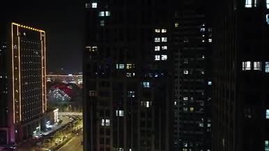 航拍夜色中的城市摩天大楼视频的预览图